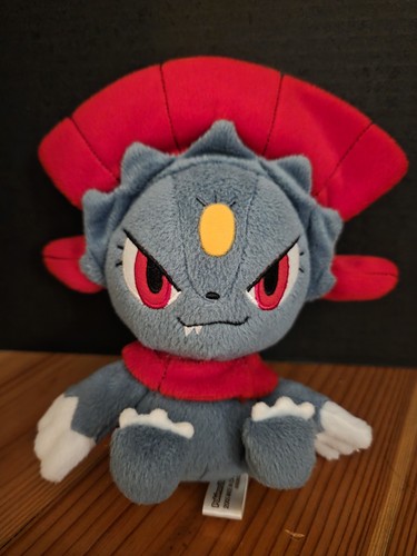 Pokemon center weavile - center,